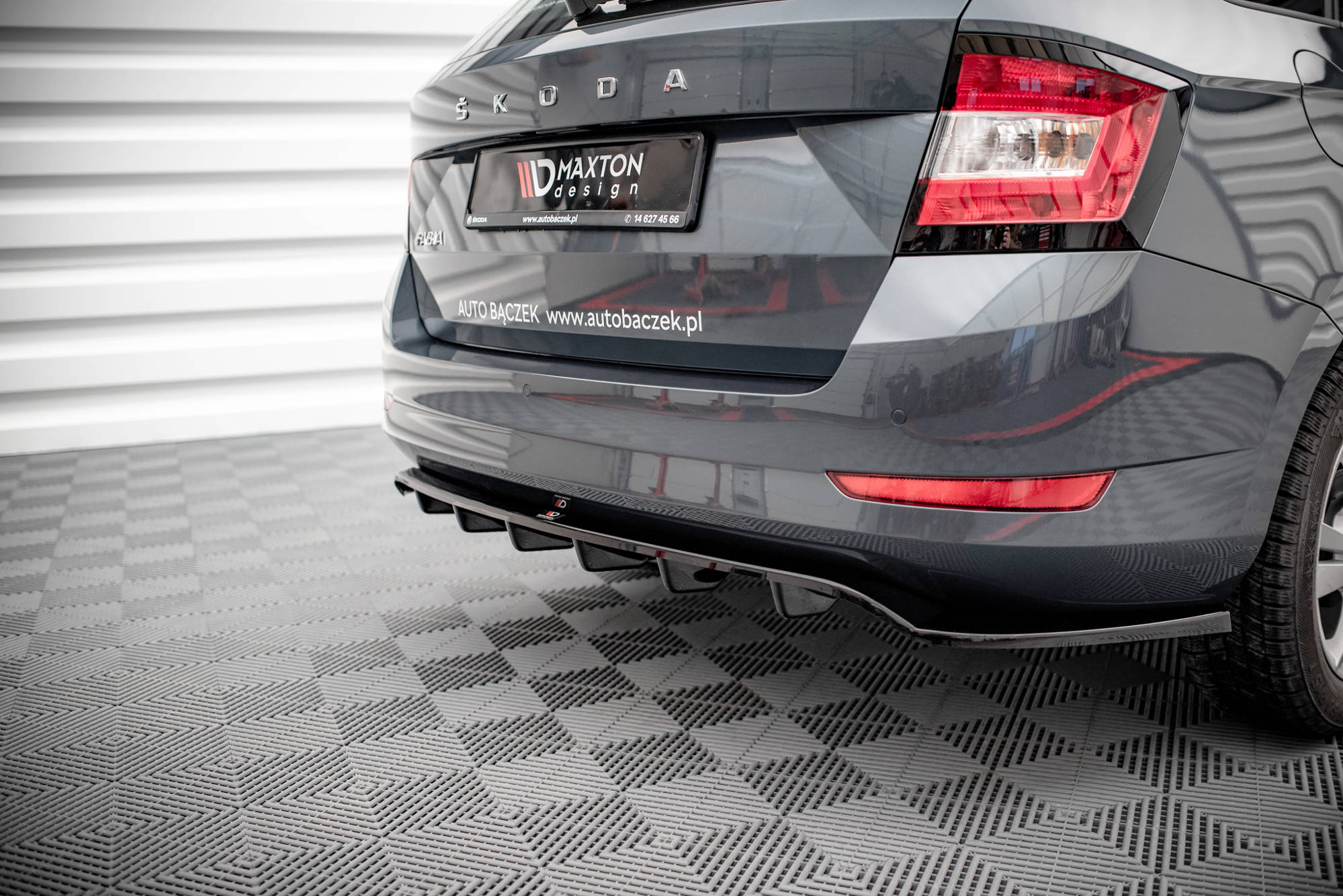 Maxton Design Mittlerer Diffusor Heck Ansatz DTM Look für Skoda Fabia Combi Mk3 Facelift schwarz Hochglanz Maxton Design Mittlerer Diffusor Heck Ansatz DTM Look für Skoda Fabia Combi Mk3 Facelift schwarz Hochglanz