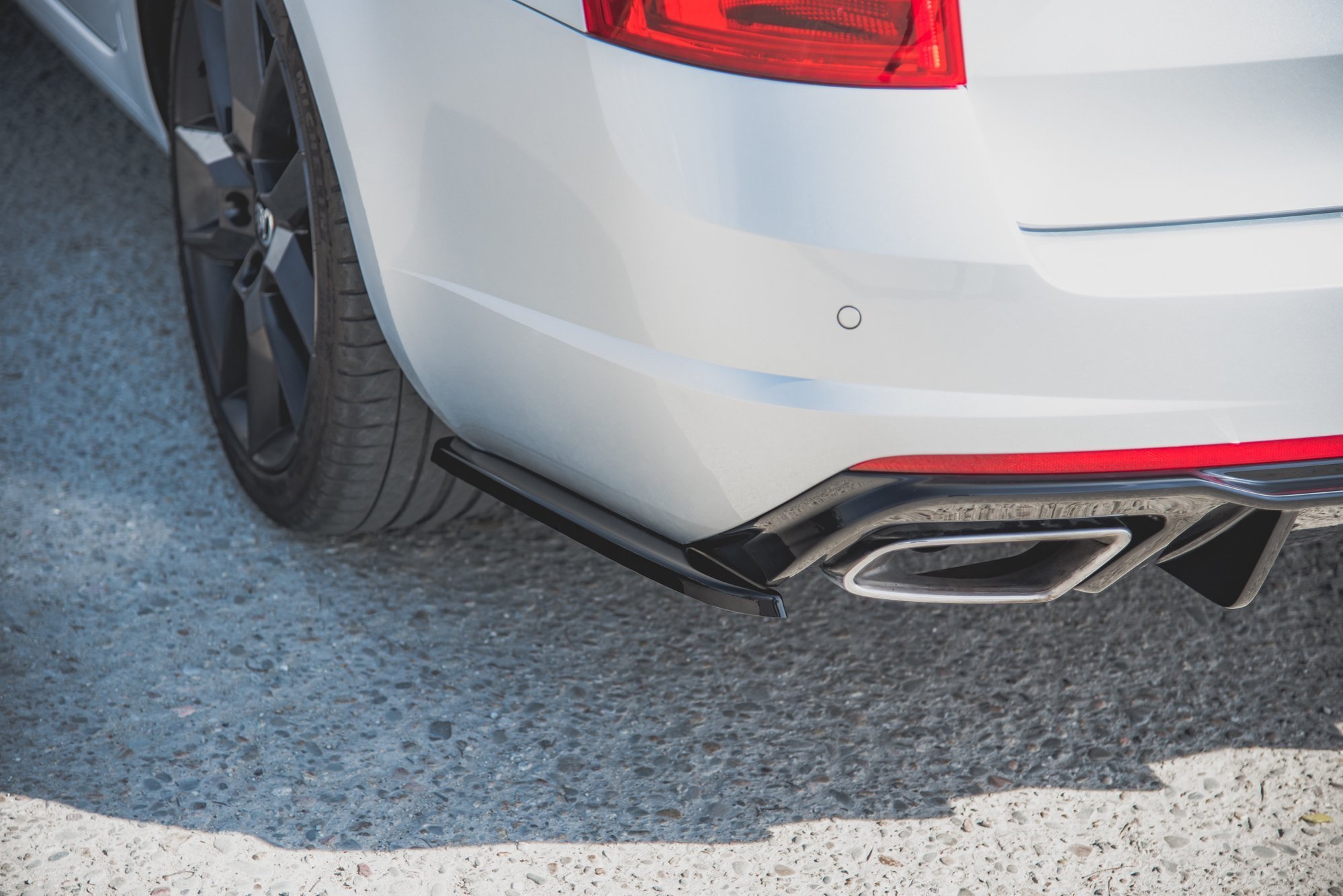 Maxton Design Heck Ansatz Flaps Diffusor V.2 für Skoda Octavia RS Mk3/Mk3 FL Hatchback/Kombi schwarz Hochglanz Maxton Design Heck Ansatz Flaps Diffusor V.2 für Skoda Octavia RS Mk3/Mk3 FL Hatchback/Kombi schwarz Hochglanz