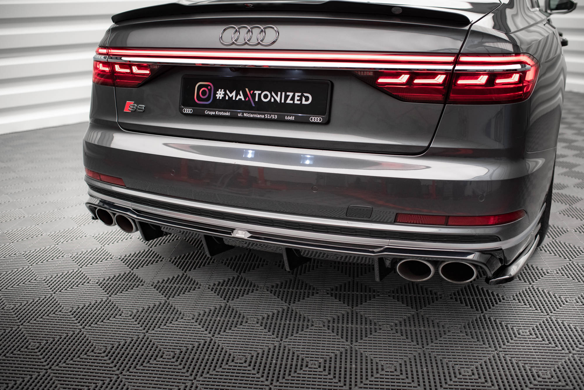 Maxton Design Diffusor Heck Ansatz für Audi S8 D5 schwarz Hochglanz Maxton Design Diffusor Heck Ansatz für Audi S8 D5 schwarz Hochglanz
