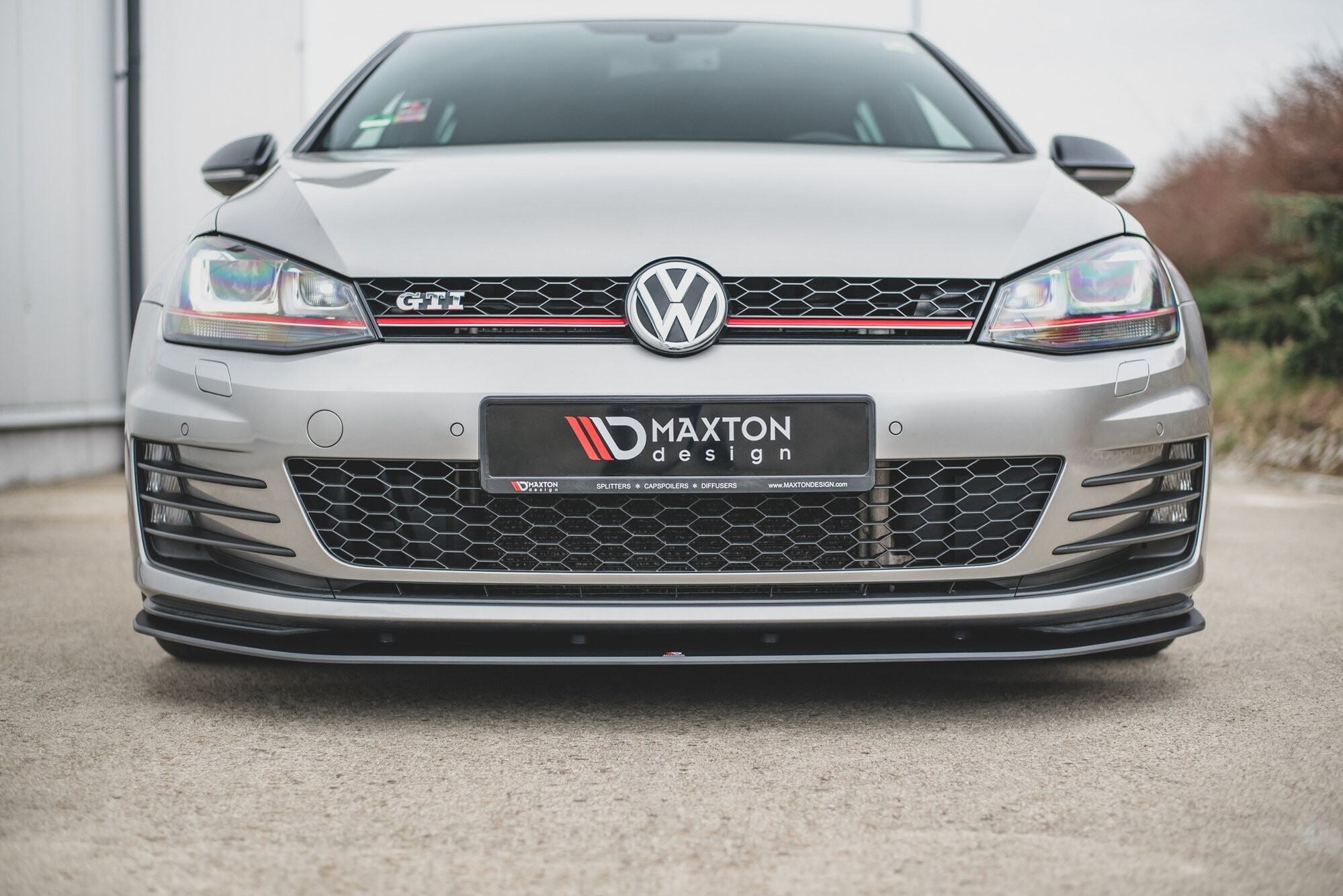 Maxton Design Robuste Racing Front Ansatz für VW Golf 7 GTI