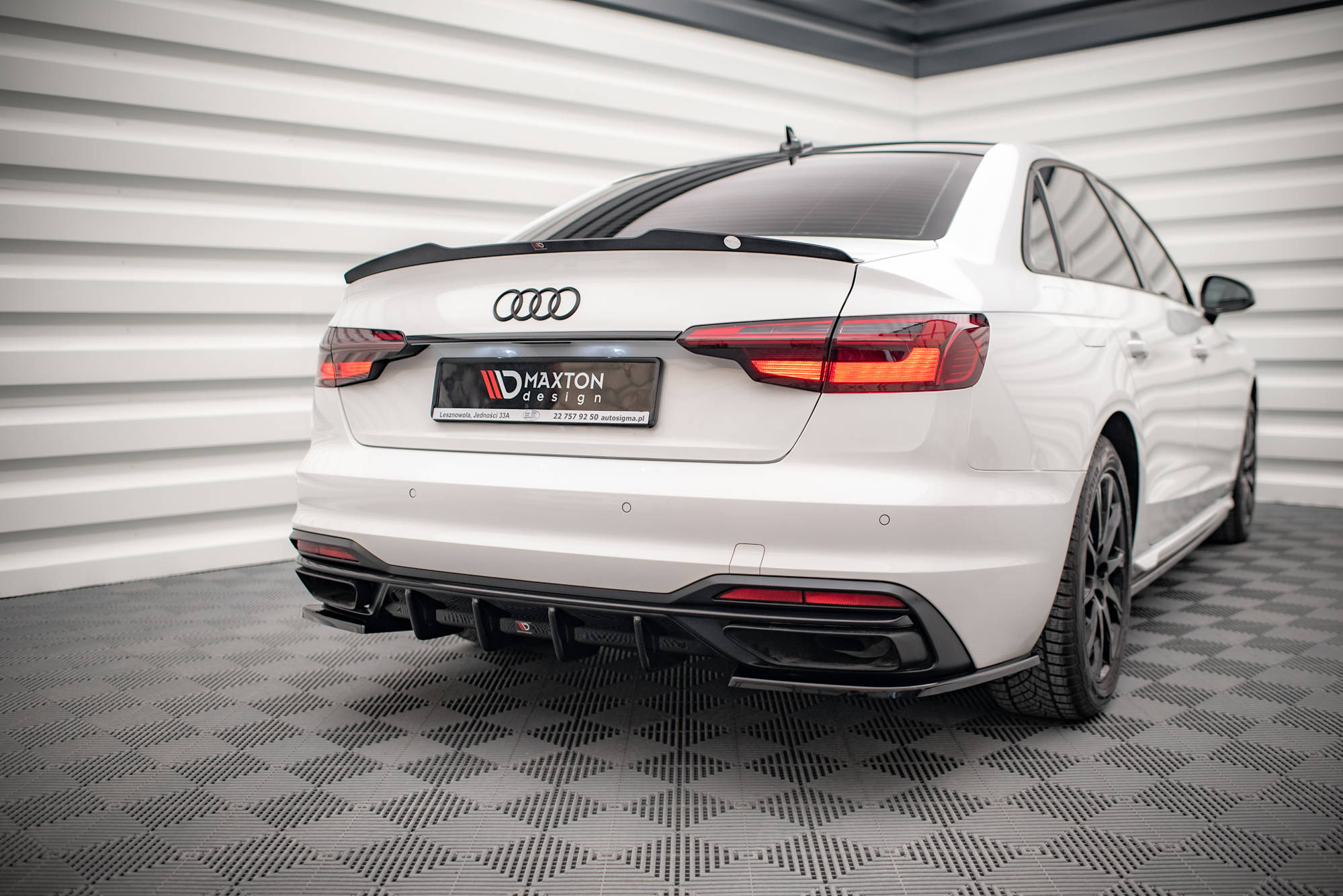 Maxton Design Diffusor Heck Ansatz für Audi A4 B9 Facelift schwarz Hochglanz Maxton Design Diffusor Heck Ansatz für Audi A4 B9 Facelift schwarz Hochglanz