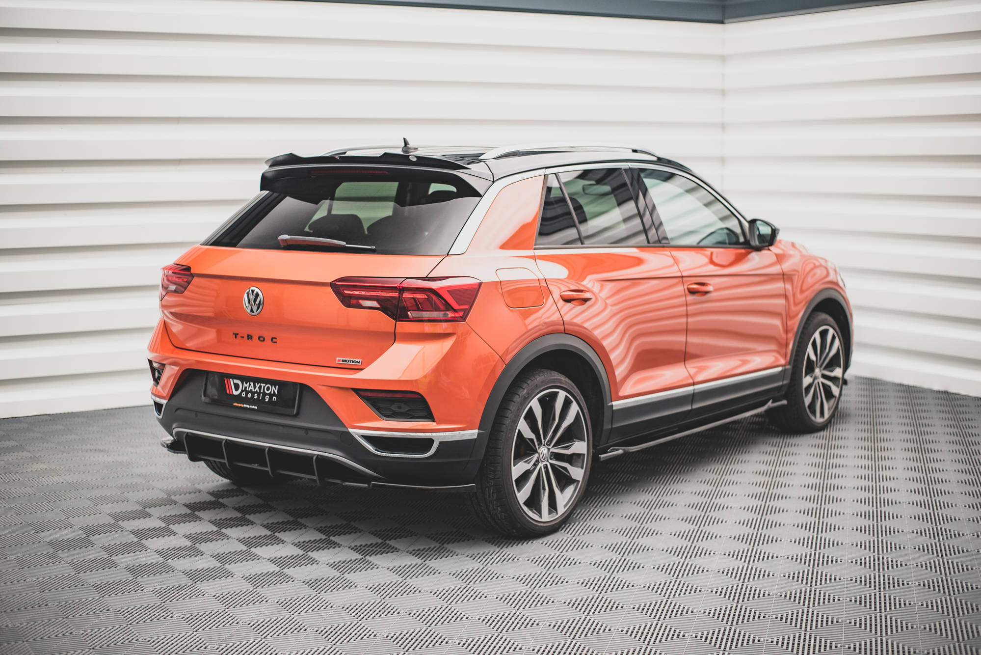 Maxton Design Spoiler CAP für Volkswagen T-Roc Mk1 schwarz Hochglanz