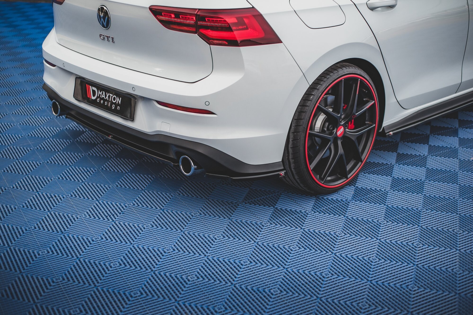 Maxton Design Heck Ansatz Flaps Diffusor für Volkswagen Golf 8 GTI schwarz Hochglanz Maxton Design Heck Ansatz Flaps Diffusor für Volkswagen Golf 8 GTI schwarz Hochglanz