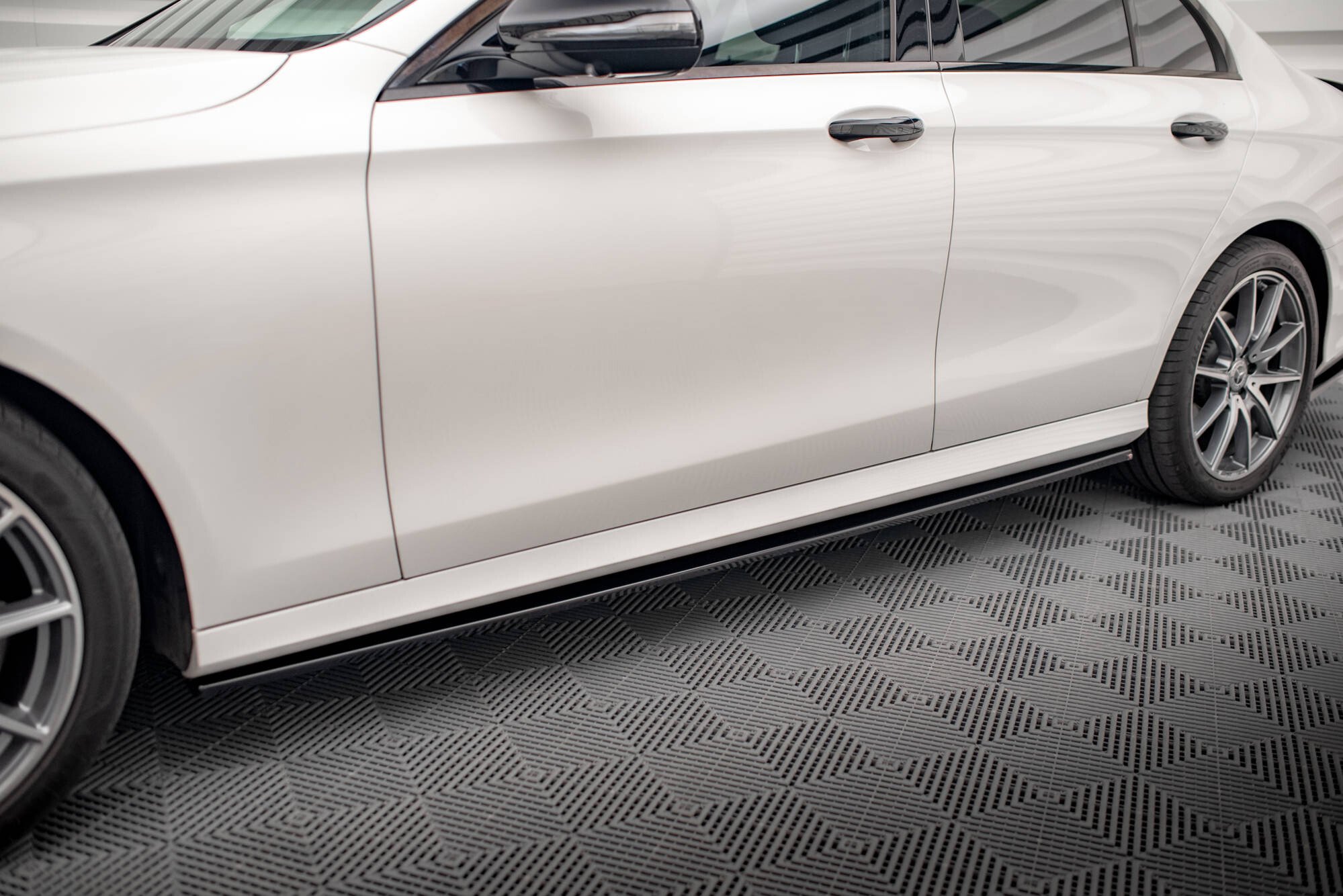 Maxton Design Seitenschweller Ansatz für Mercedes-Benz E AMG-Line W213 Facelift schwarz Hochglanz Maxton Design Seitenschweller Ansatz für Mercedes-Benz E AMG-Line W213 Facelift schwarz Hochglanz