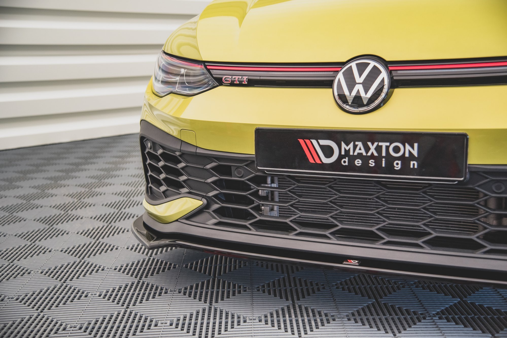 Maxton Design Front Ansatz V.3 für Volkswagen Golf 8 GTI Clubsport schwarz Hochglanz Maxton Design Front Ansatz V.3 für Volkswagen Golf 8 GTI Clubsport schwarz Hochglanz
