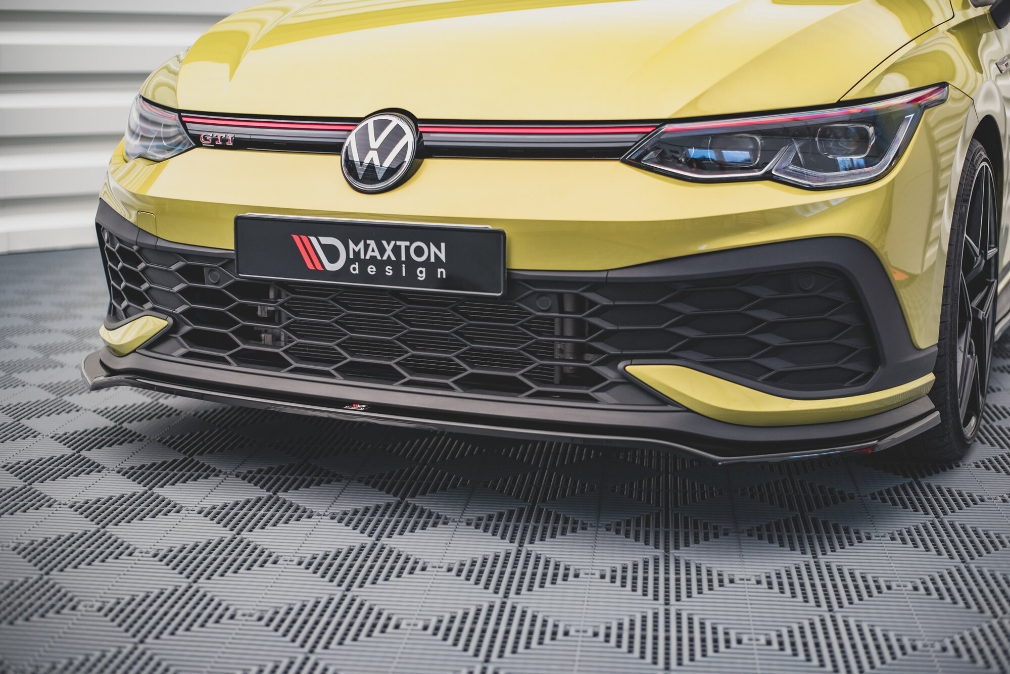 Maxton Design Front Ansatz V.3 für Volkswagen Golf 8 GTI Clubsport schwarz Hochglanz Maxton Design Front Ansatz V.3 für Volkswagen Golf 8 GTI Clubsport schwarz Hochglanz