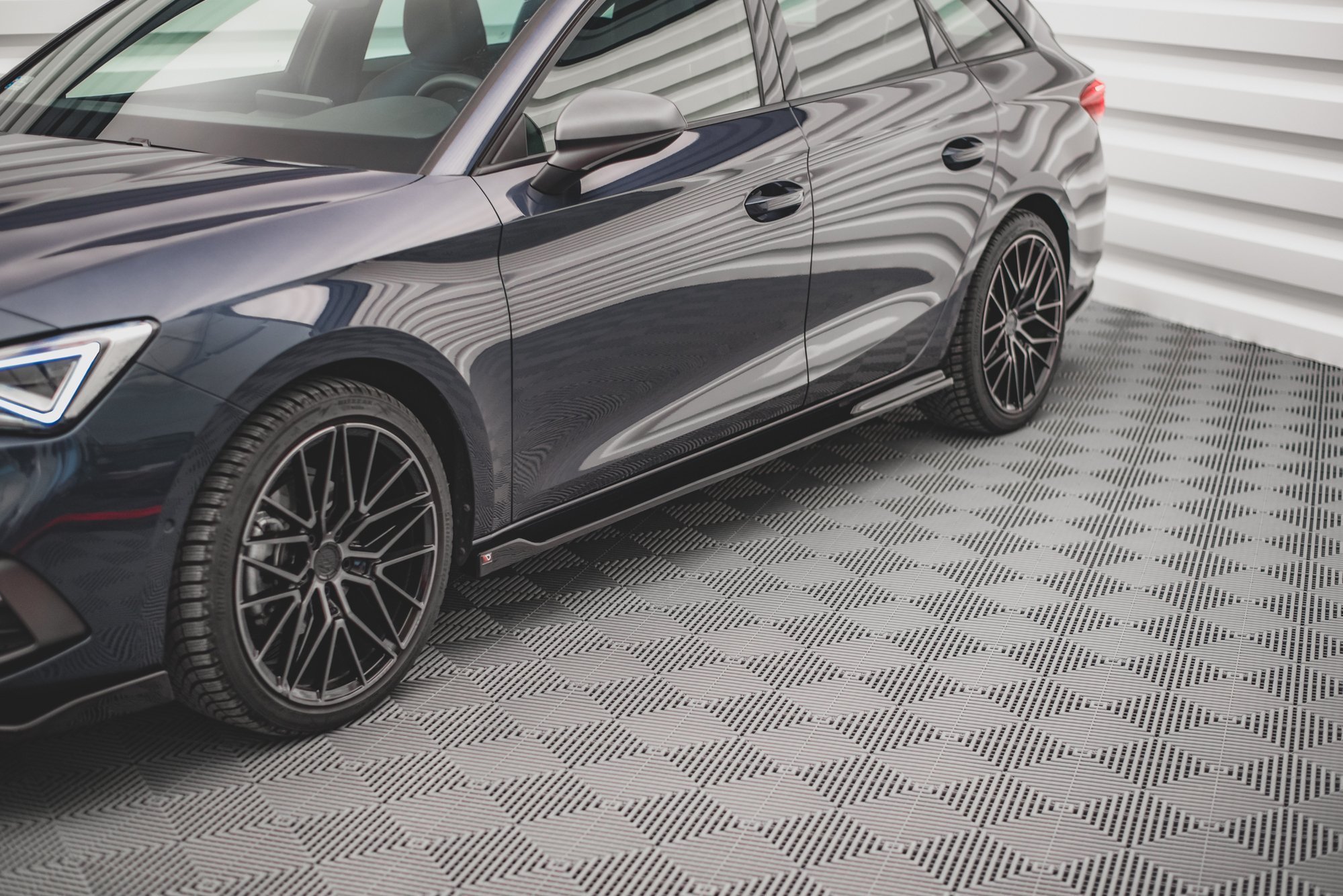 Maxton Design Seitenschweller Ansatz für V.2 für Seat Leon FR Mk4 / Cupra Leon  schwarz Hochglanz