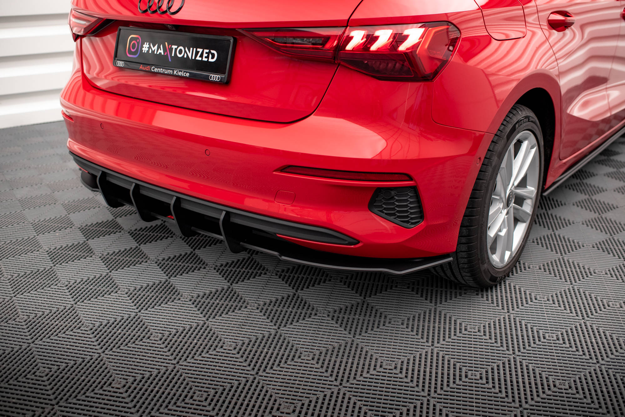 Maxton Design Robuste Racing Diffusor Heck Ansatz +Flaps für Audi A3 Sportback 8Y schwarz Hochglanz Maxton Design Robuste Racing Diffusor Heck Ansatz +Flaps für Audi A3 Sportback 8Y schwarz Hochglanz