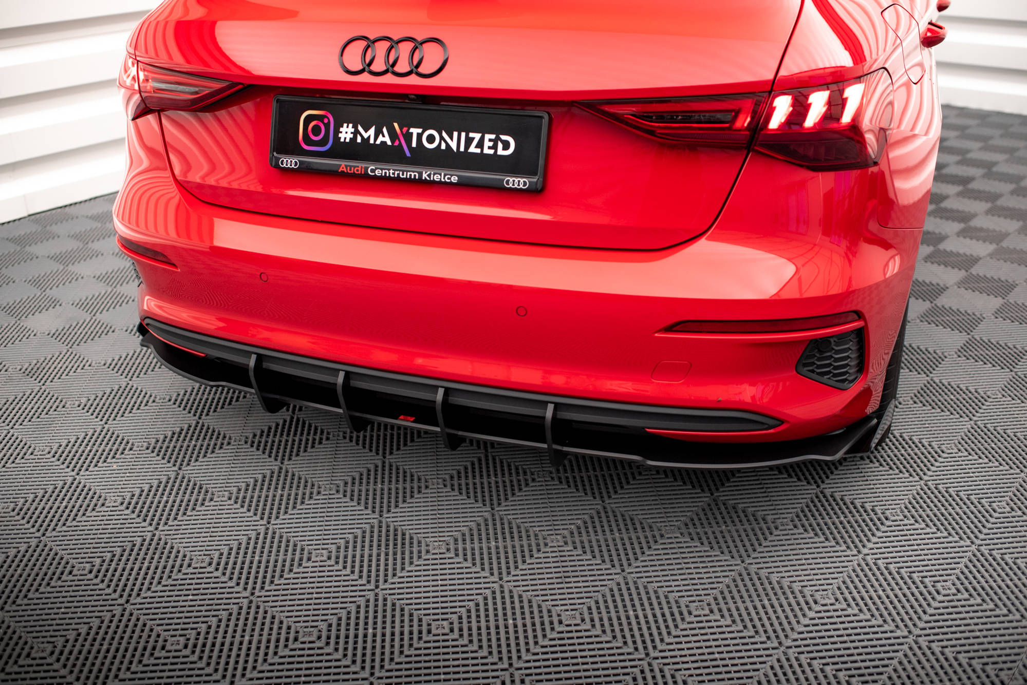Maxton Design Robuste Racing Diffusor Heck Ansatz +Flaps für Audi A3 Sportback 8Y schwarz Hochglanz Maxton Design Robuste Racing Diffusor Heck Ansatz +Flaps für Audi A3 Sportback 8Y schwarz Hochglanz