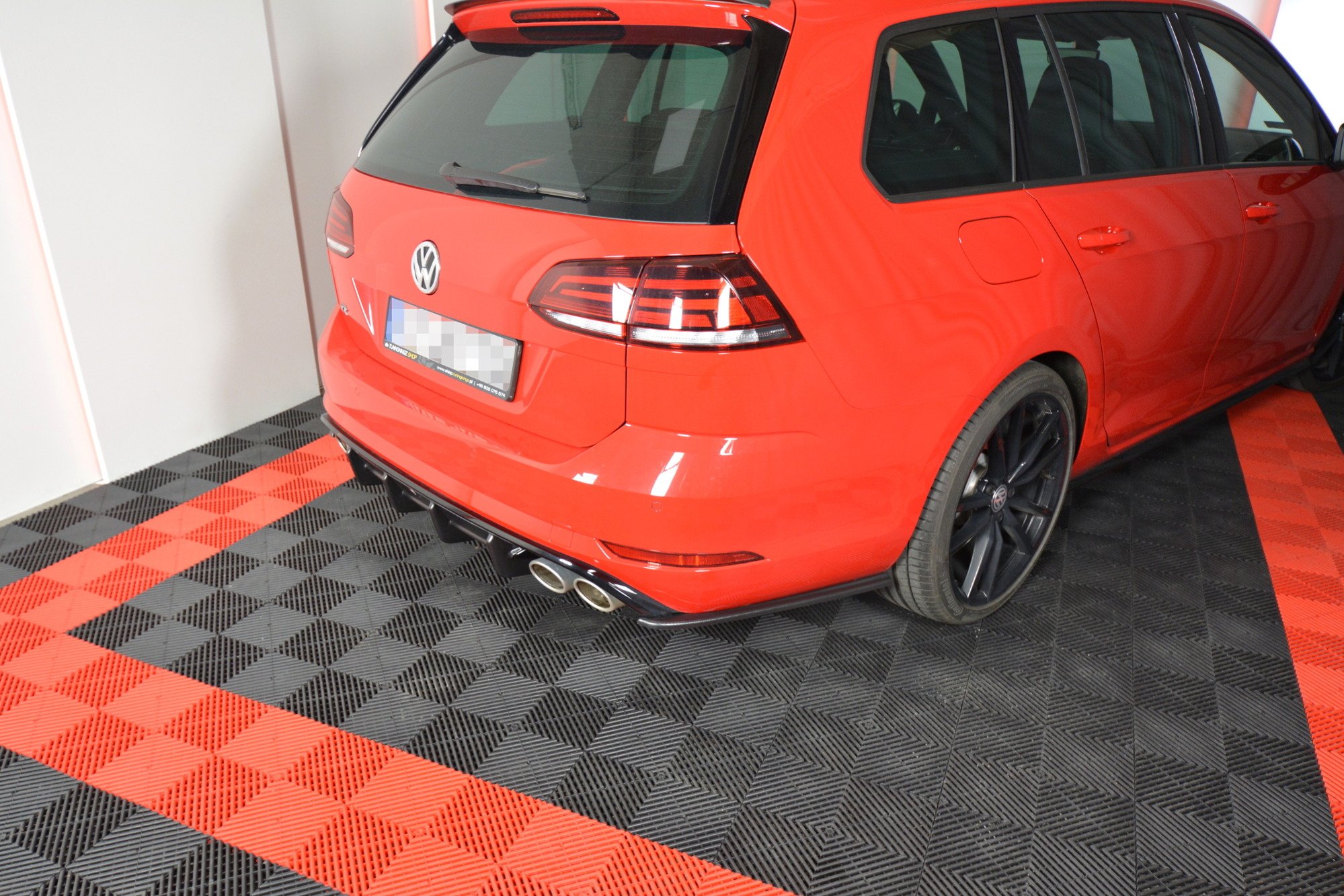 Maxton Design Heck Ansatz Flaps Diffusor V.1 für VW GOLF 7 R VARIANT FACELIFT  schwarz Hochglanz