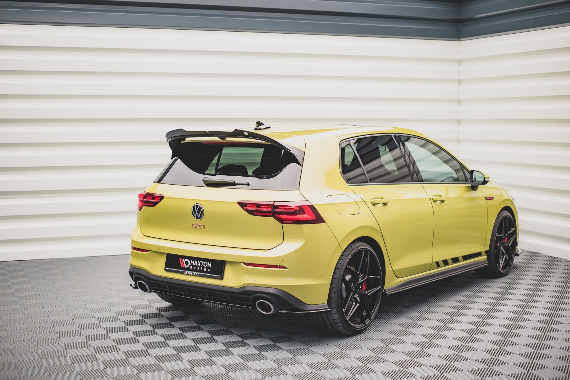 Maxton Design Mittlerer Diffusor Heck Ansatz für Volkswagen Golf 8 GTI Clubsport schwarz Hochglanz Maxton Design Mittlerer Diffusor Heck Ansatz für Volkswagen Golf 8 GTI Clubsport schwarz Hochglanz