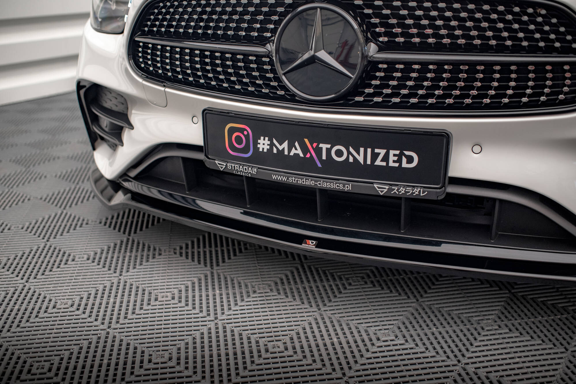 Maxton Design Front Ansatz V.1 für Mercedes-Benz E AMG-Line W213 Facelift schwarz Hochglanz Maxton Design Front Ansatz V.1 für Mercedes-Benz E AMG-Line W213 Facelift schwarz Hochglanz