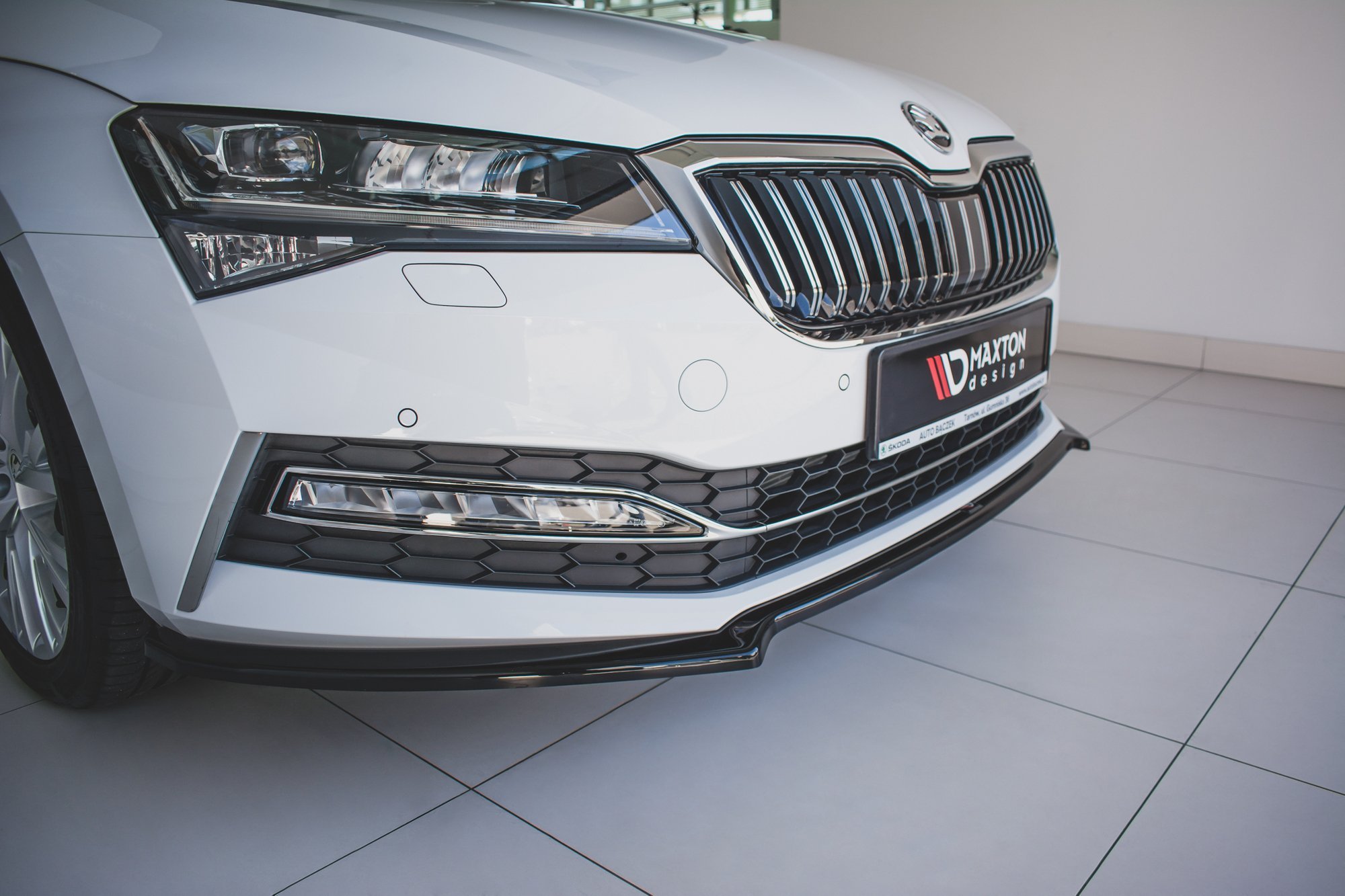 Maxton Design Front Ansatz V.1 für Skoda Superb Mk3 FL schwarz Hochglanz Maxton Design Front Ansatz V.1 für Skoda Superb Mk3 FL schwarz Hochglanz