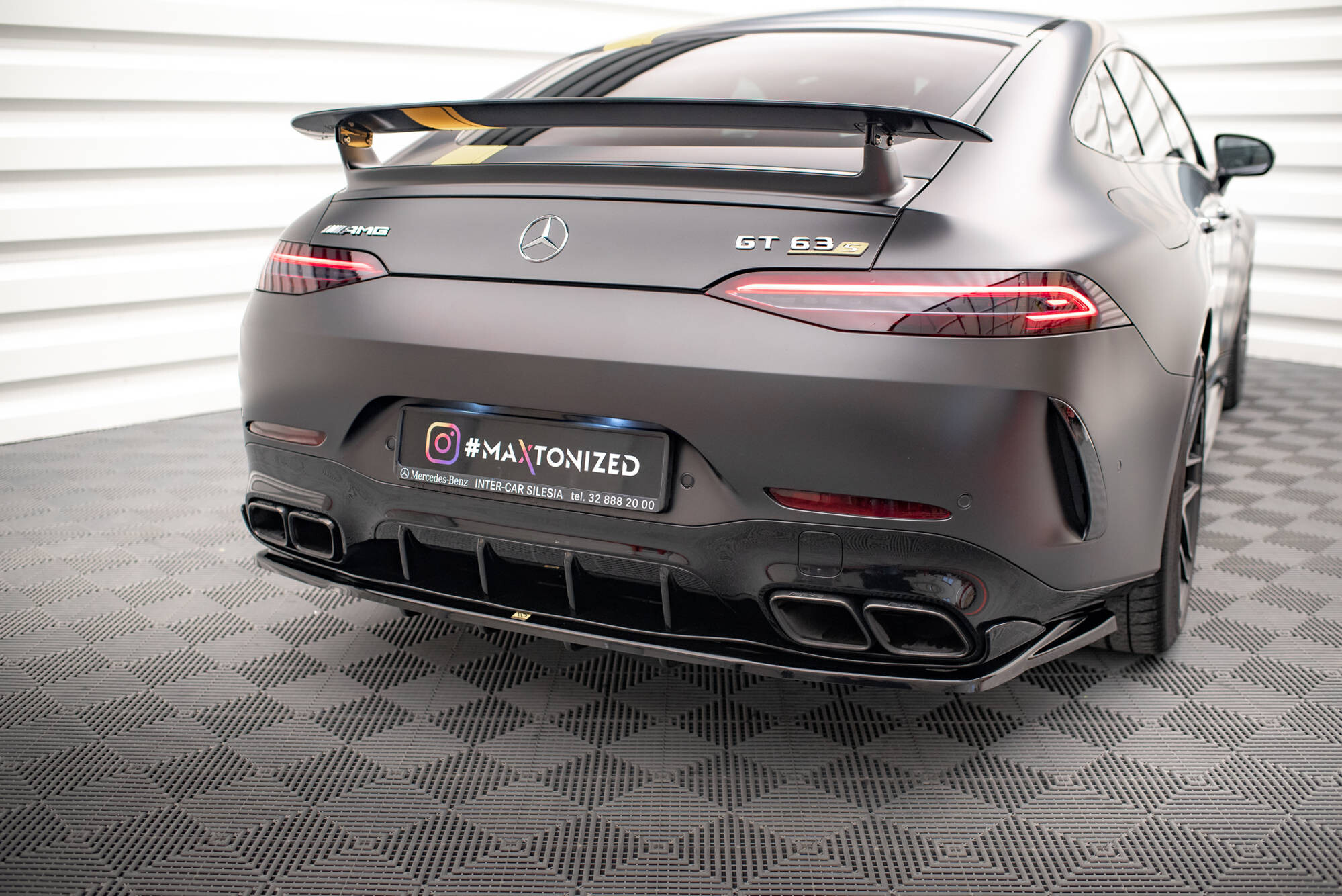 Maxton Design Mittlerer Diffusor Heck Ansatz DTM Look für Mercedes-AMG GT 63S 4-Door Coupe Aero schwarz Hochglanz Maxton Design Mittlerer Diffusor Heck Ansatz DTM Look für Mercedes-AMG GT 63S 4-Door Coupe Aero schwarz Hochglanz