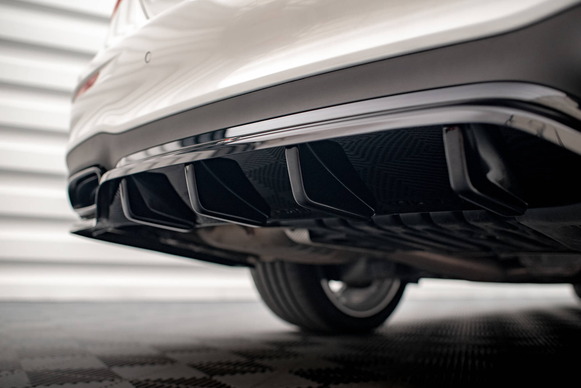 Maxton Design Mittlerer Diffusor Heck Ansatz DTM Look für Mercedes-Benz E AMG-Line W213 Facelift schwarz Hochglanz Maxton Design Mittlerer Diffusor Heck Ansatz DTM Look für Mercedes-Benz E AMG-Line W213 Facelift schwarz Hochglanz