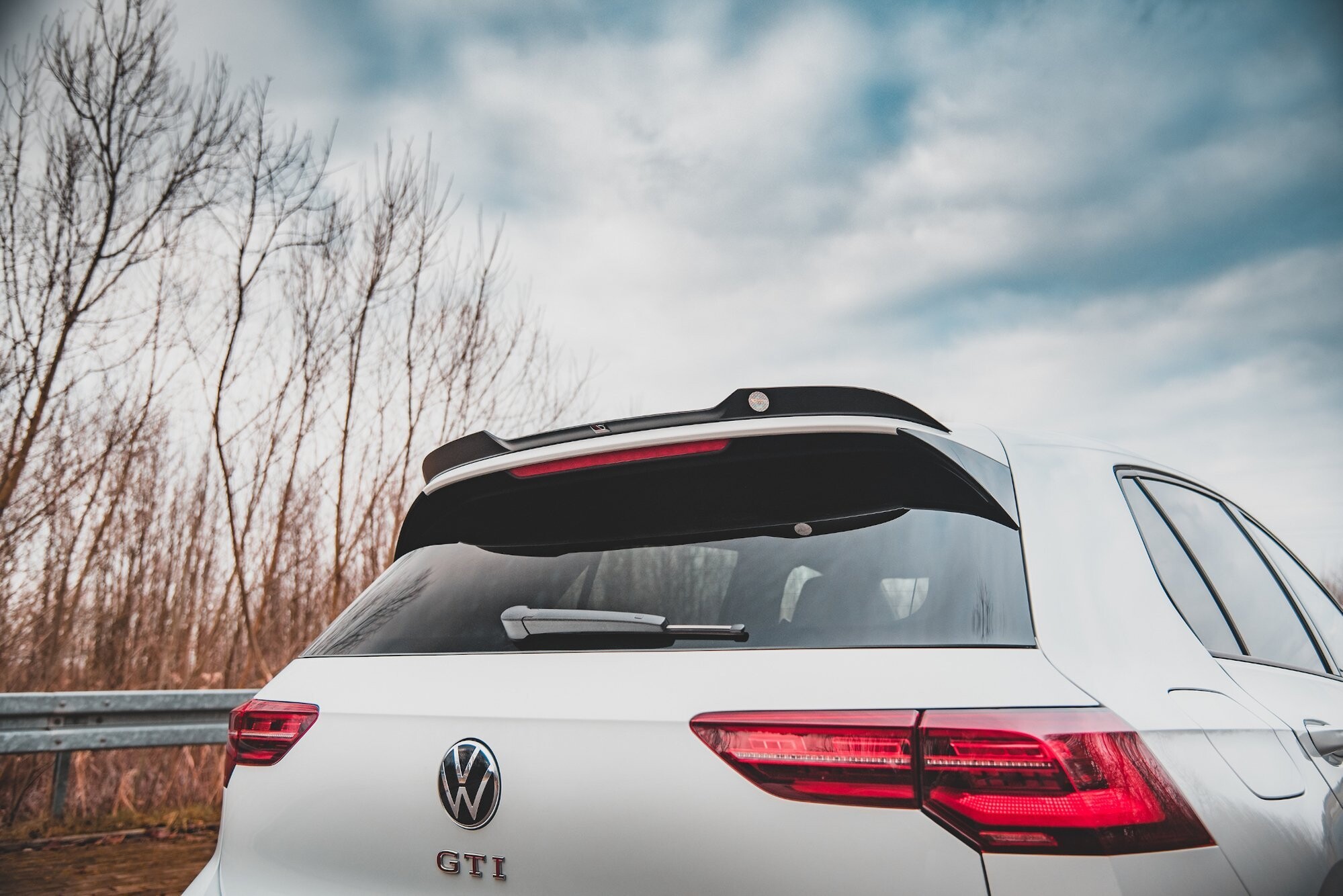 Maxton Design Spoiler CAP V.2 für Volkswagen Golf 8 GTI / R schwarz Hochglanz