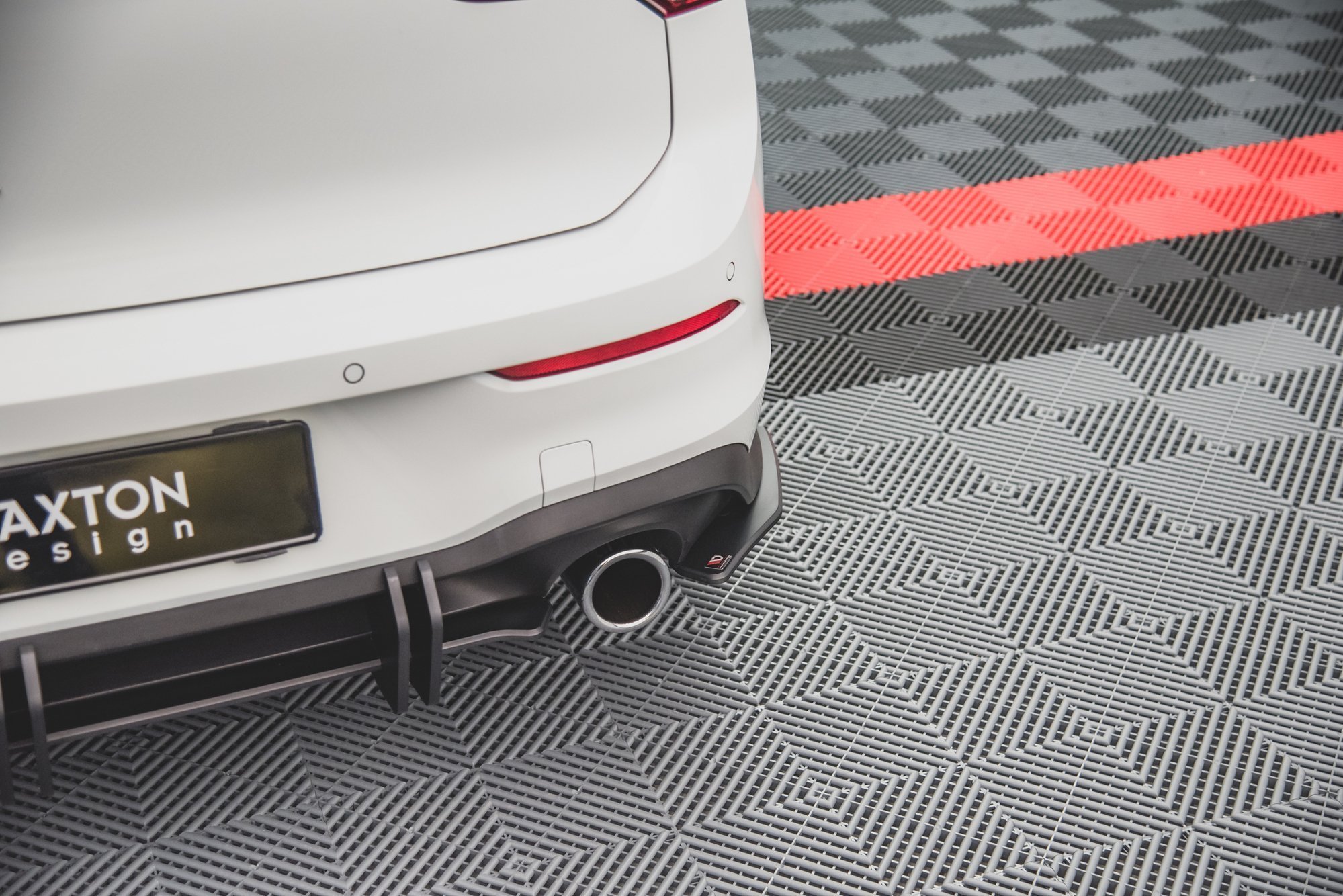 Maxton Design Robuste Racing Heck Ansatz Flaps Diffusor für Volkswagen Golf 8 GTI