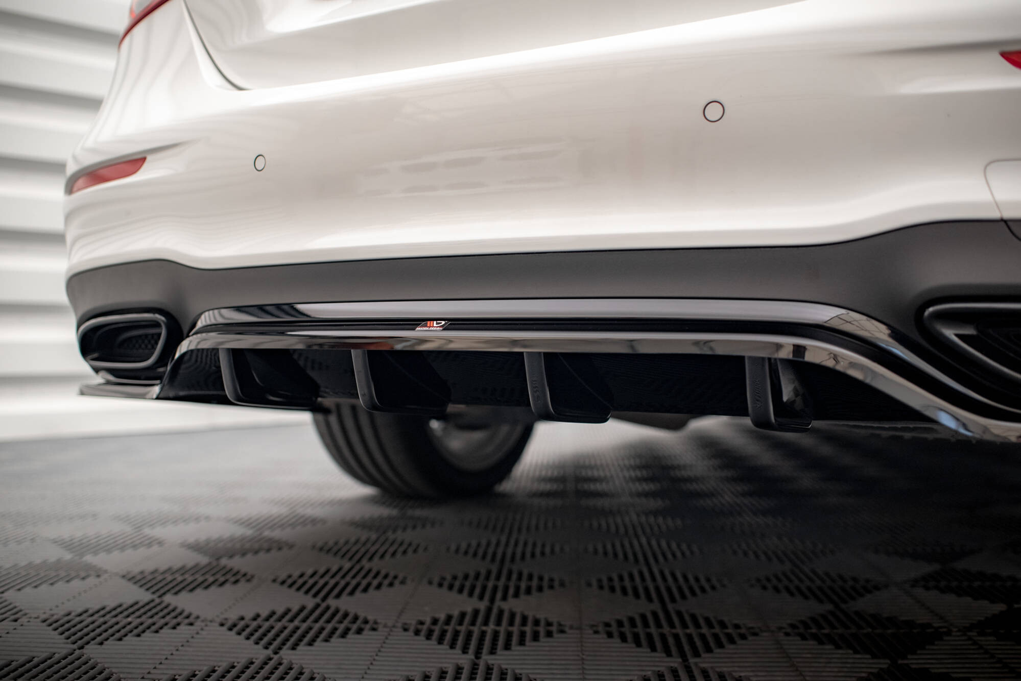 Maxton Design Mittlerer Diffusor Heck Ansatz DTM Look für Mercedes-Benz E AMG-Line W213 Facelift schwarz Hochglanz Maxton Design Mittlerer Diffusor Heck Ansatz DTM Look für Mercedes-Benz E AMG-Line W213 Facelift schwarz Hochglanz