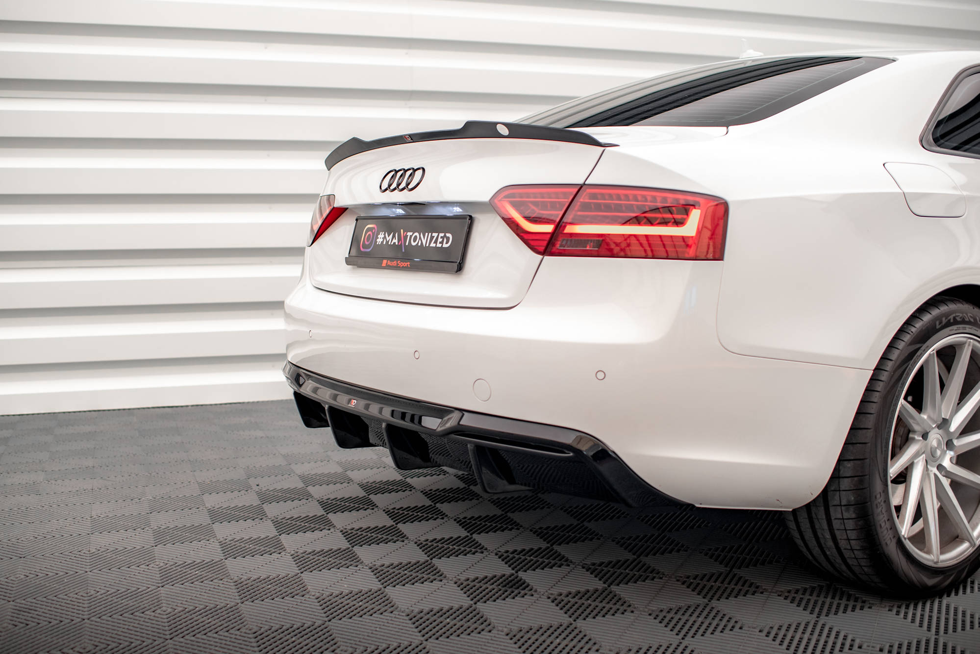 Maxton Design Diffusor Heck Ansatz für Audi A5 Coupe 8T Facelift schwarz Hochglanz Maxton Design Diffusor Heck Ansatz für Audi A5 Coupe 8T Facelift schwarz Hochglanz