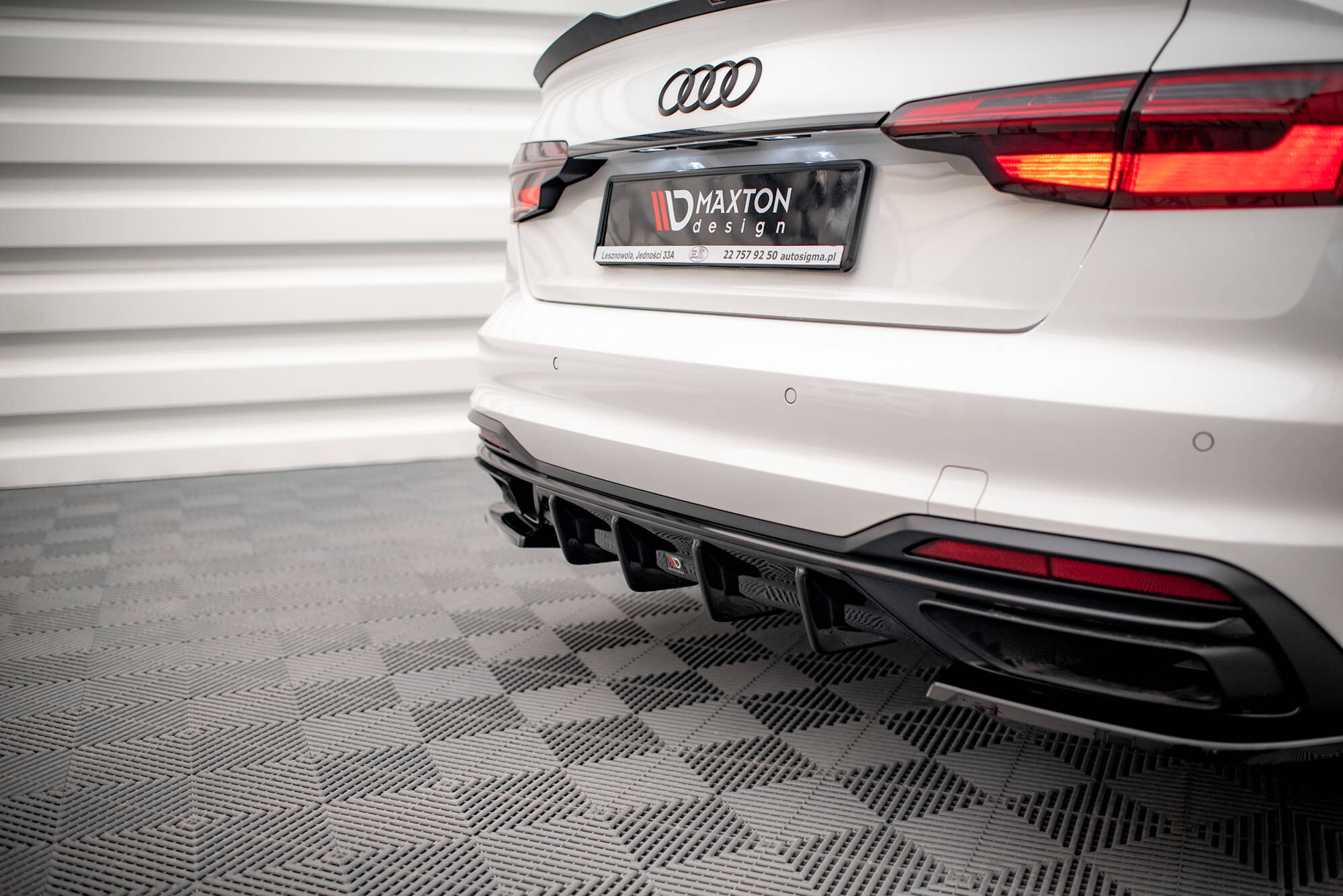 Maxton Design Diffusor Heck Ansatz für Audi A4 B9 Facelift schwarz Hochglanz Maxton Design Diffusor Heck Ansatz für Audi A4 B9 Facelift schwarz Hochglanz