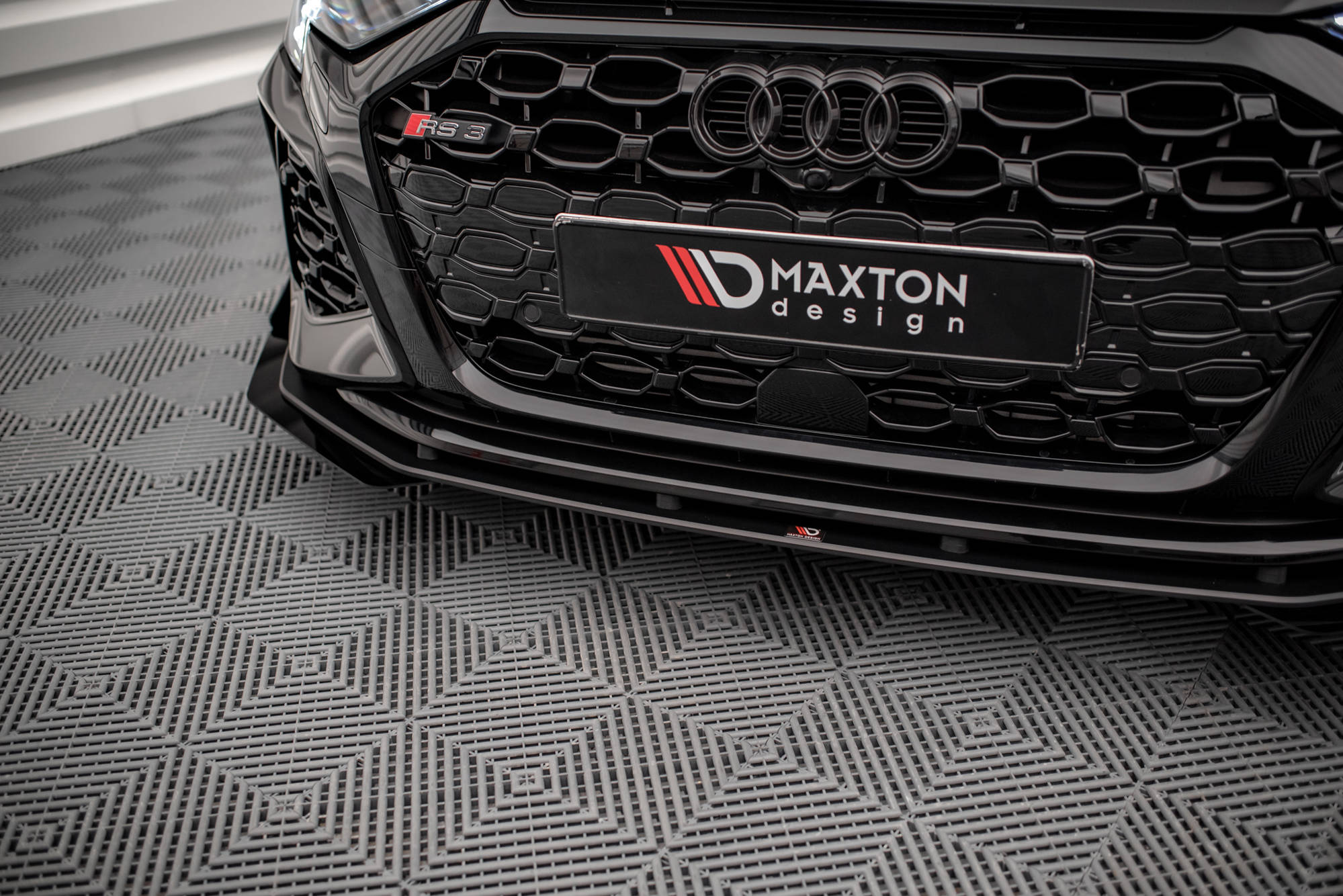 Maxton Design Front Flaps Audi RS3 8Y schwarz Hochglanz