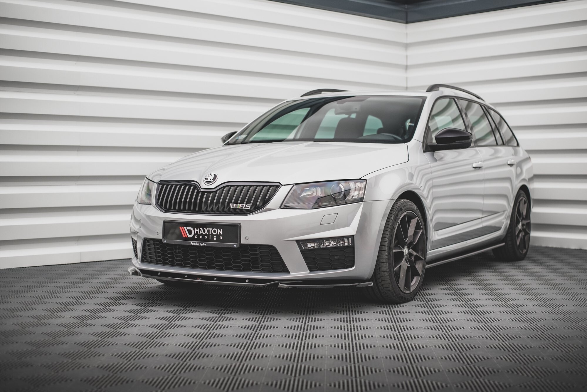 Maxton Design Front Ansatz V.4 für Skoda Octavia RS Mk3 schwarz Hochglanz