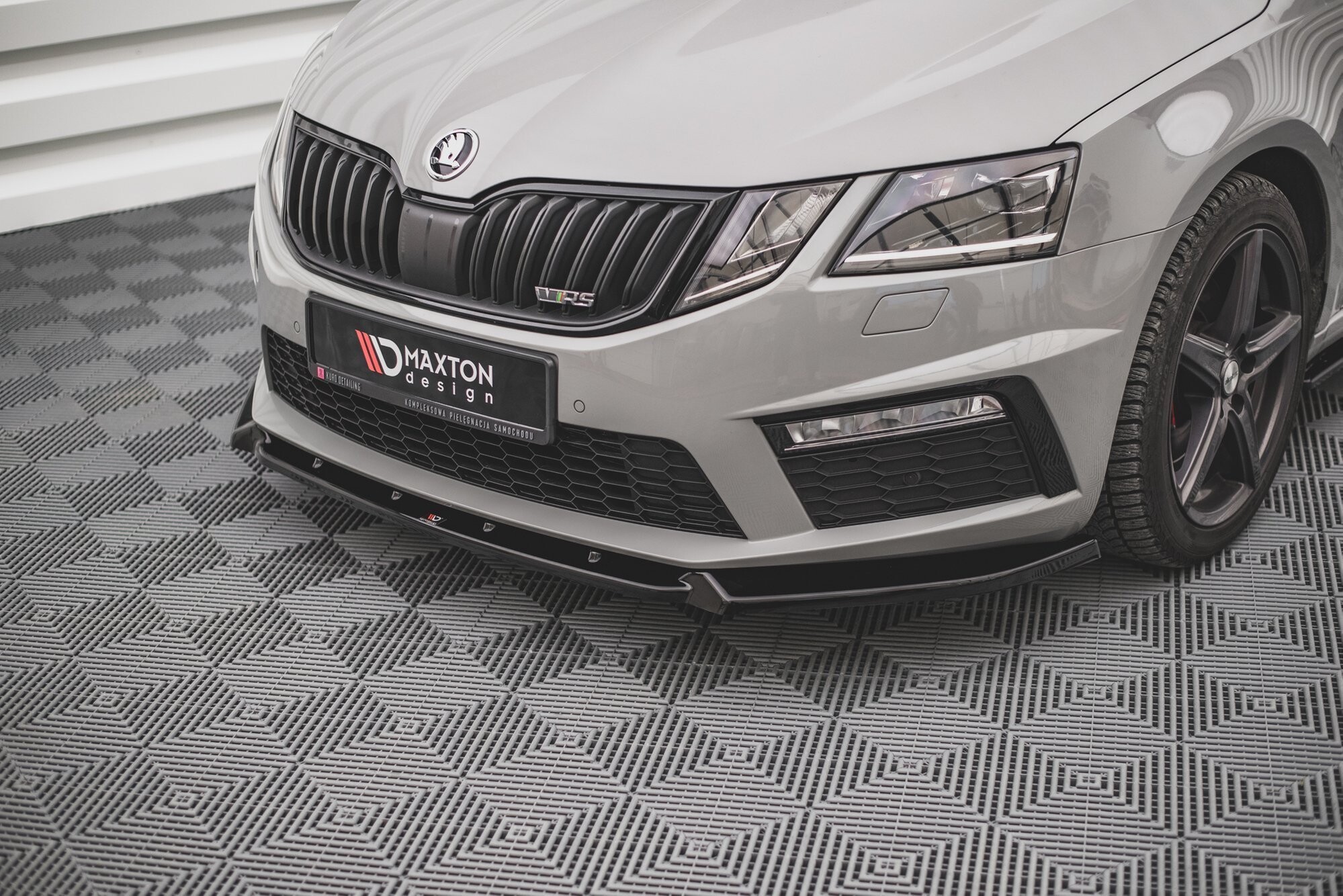 Maxton Design Front Ansatz V.2 für Skoda Octavia RS Mk3 Facelift schwarz Hochglanz