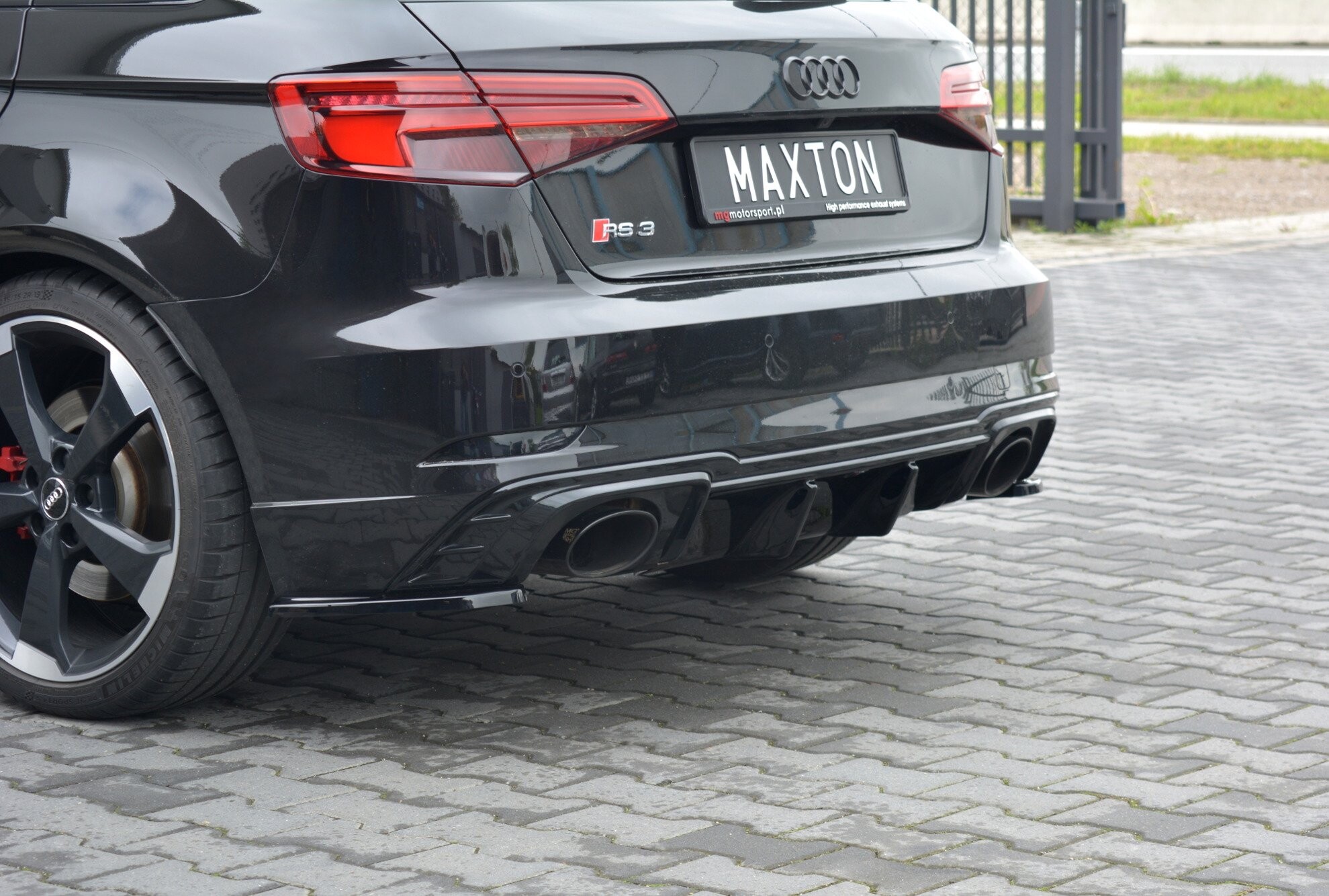Maxton Design Heck Ansatz Flaps Diffusor für Audi RS3 8V FL Sportback schwarz Hochglanz