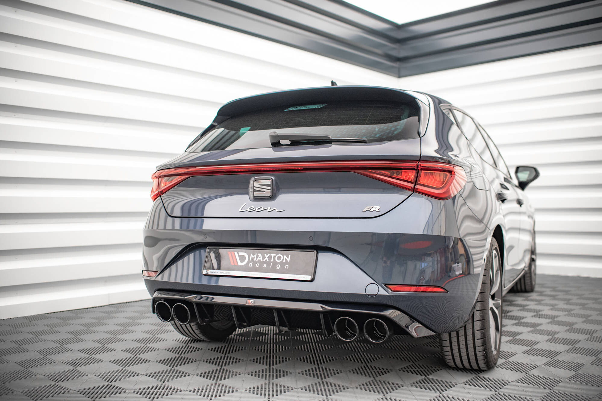 Maxton Design Diffusor Heck Ansatz für + Endschalldampfer Sportauspuff Attrappe Seat Leon FR Hatchback Mk4 Maxton Design Diffusor Heck Ansatz für + Endschalldampfer Sportauspuff Attrappe Seat Leon FR Hatchback Mk4
